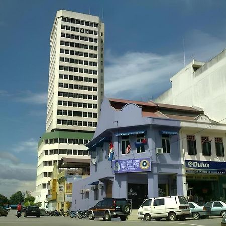 Id Hotel Yayasan Сегамат Экстерьер фото