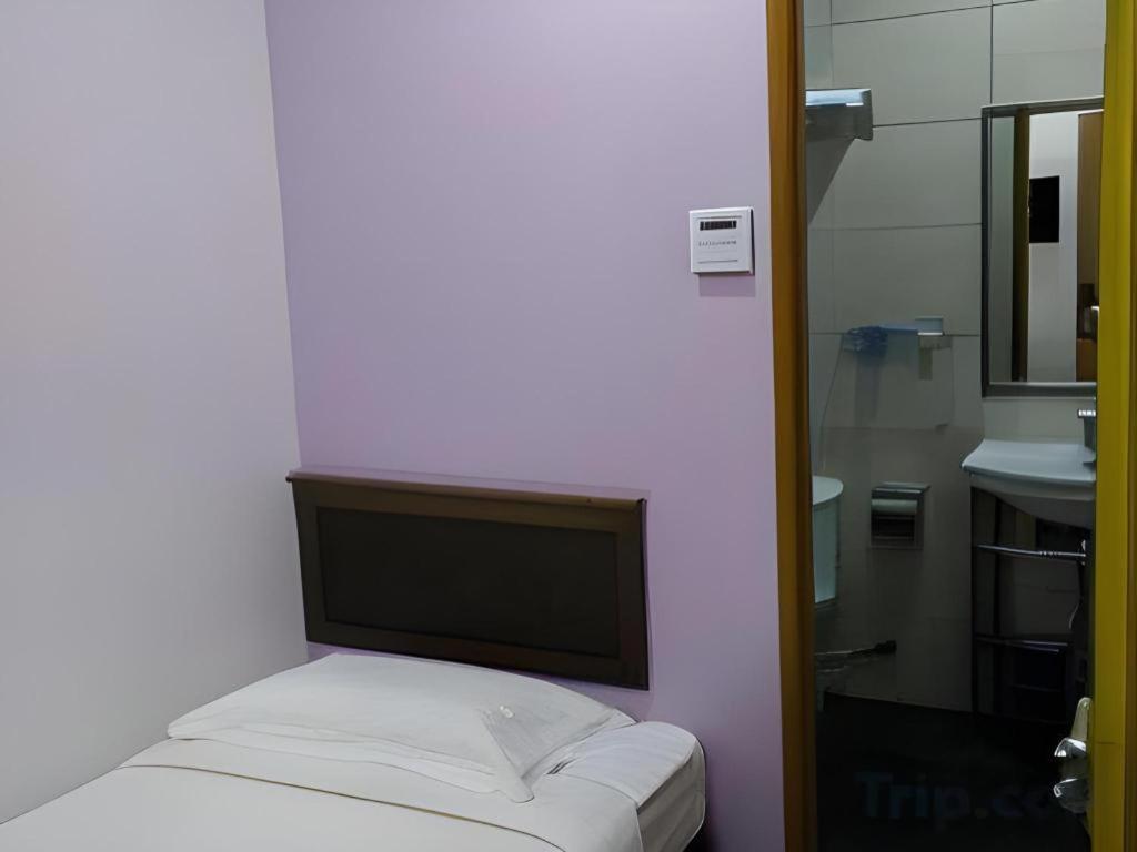 Id Hotel Yayasan Сегамат Экстерьер фото