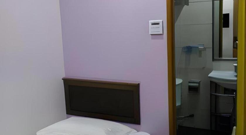 Id Hotel Yayasan Сегамат Экстерьер фото