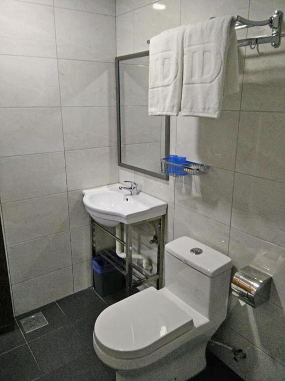 Id Hotel Yayasan Сегамат Экстерьер фото