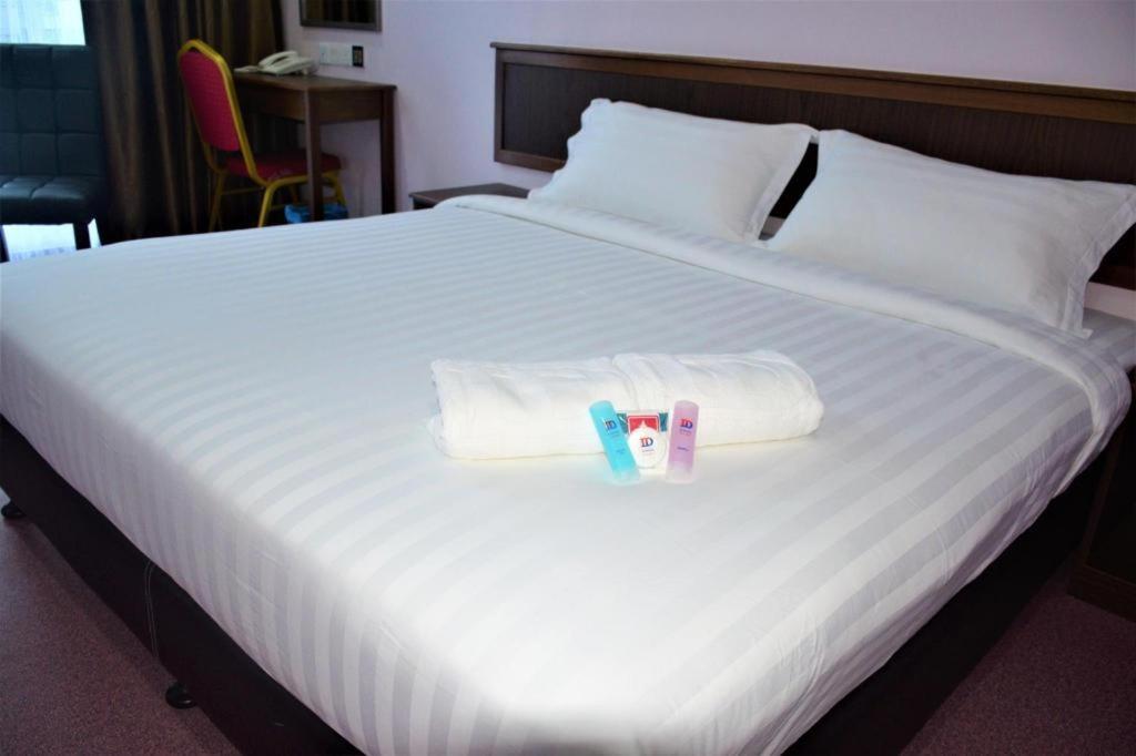 Id Hotel Yayasan Сегамат Экстерьер фото